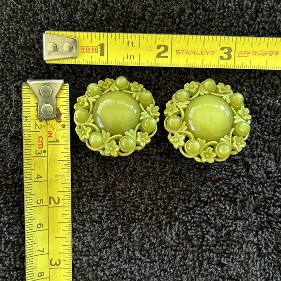 Whimsical set of fun vintage clip on earrings - Picture 5 of 6